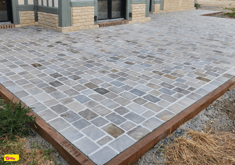 Photographie d'une terrasse en pavés