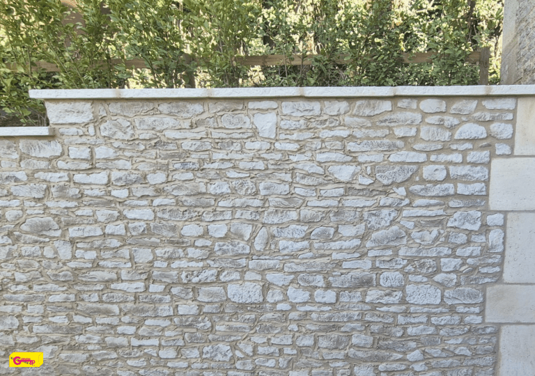 Photographie d'un mur de soutènement