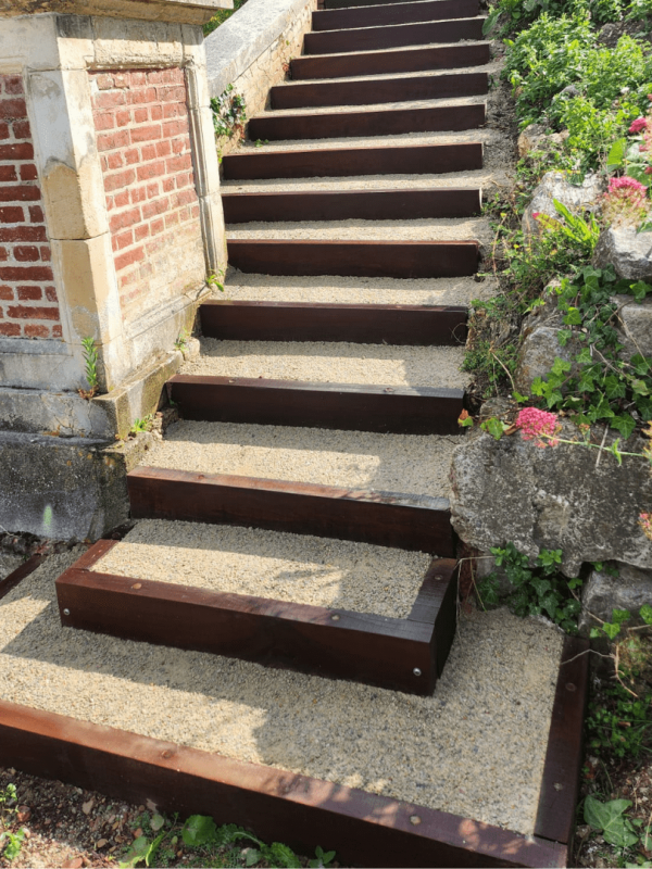 Aménagement extérieur avec escalier en azobé