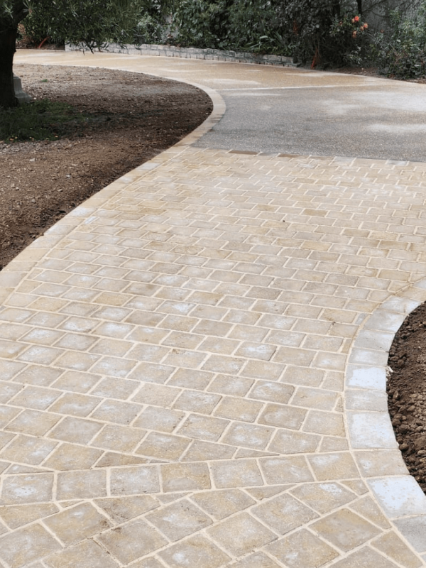 Amenagement cour - Allées en pavés