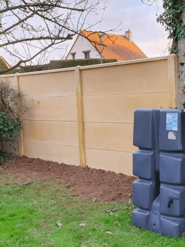Photographie d'une pose de clôture (Calvados)