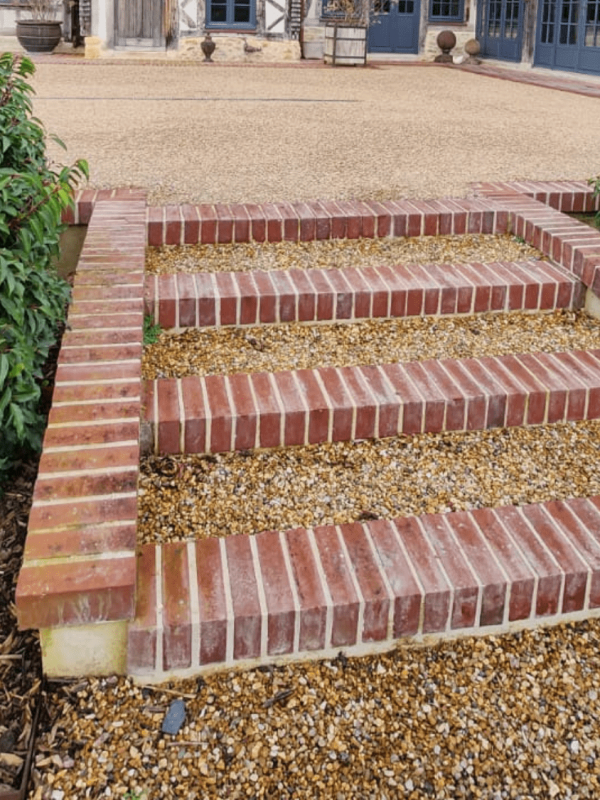 Aménagement jardin - pose d'escalier de jardin