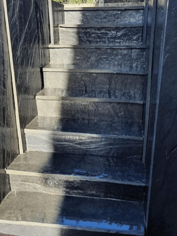 Amenagement jardin - pose d'escaliers - Escaliers en ardoise
