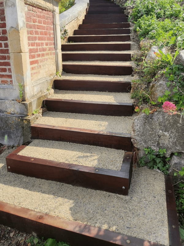 Photographie d'un escalier en azobé (Calvados)