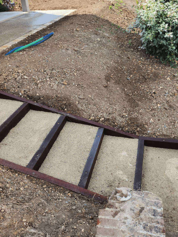 Amenagement jardin - pose d'escaliers - escaliers en azobé